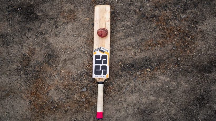Cricket-bat-and-ball-on-the-ground-52951-pixahive-1024x636_870x474
