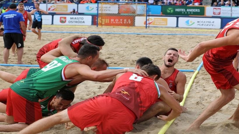 rsz_1280px-beach_handball_euro_2019_bronze_medal_match_men_hun-rus_660