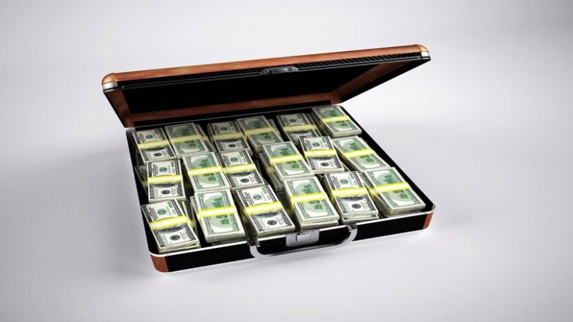 rsz_money-business-brand-briefcase-cash-background-1349794-pxherecom-1